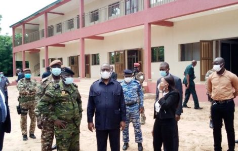 Yamoussoukro : Téné Birahima Ouattara échange avec les soldats des forces spéciales et de la garde républicaine.