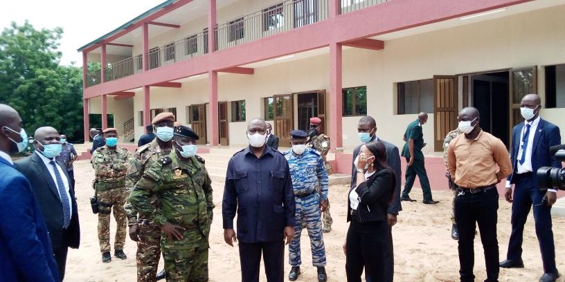 Yamoussoukro : Téné Birahima Ouattara échange avec les soldats des forces spéciales et de la garde républicaine.