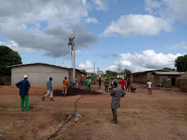 Côte d’Ivoire : les villages reculés voient la lumière.