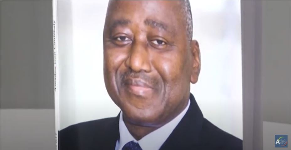 Dédicace du livre « Le Cœur et l’Esprit » d’Amadou Gon Coulibaly : le Premier Ministre Patrick Achi exhorte à réaliser son rêve.