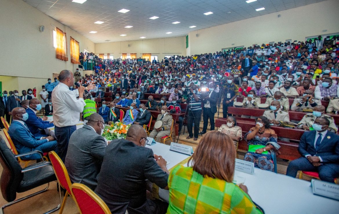 Côte d’Ivoire : À l’Université Lorougnon Guédé de Daloa, Patrick Achi inaugure le guichet emploi et lance un message aux jeunes.