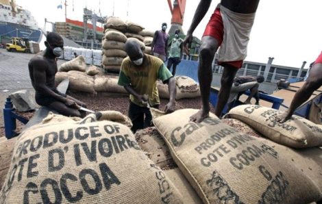 Café-Cacaco : les négociants et coopératives exportatrices expriment « leur profonde et sincère gratitude » au président Ouattara pour l’attribution de 20% de parts dans les exportations de fèves (Courrier).