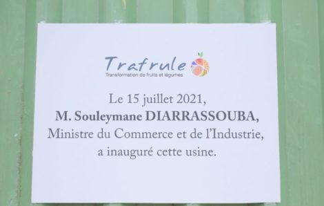 Secteur industriel : le Ministre Souleymane Diarrassouba procède à l’inauguration d’une unité de transformation de fruits et légumes à N’Douci.