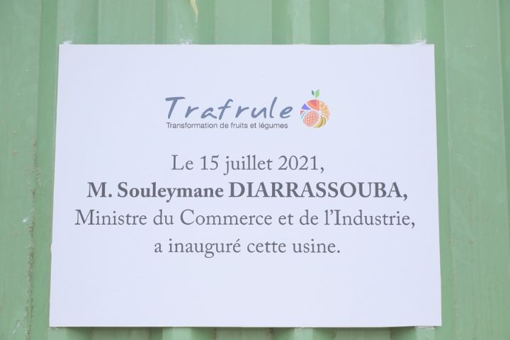 Secteur industriel : le Ministre Souleymane Diarrassouba procède à l’inauguration d’une unité de transformation de fruits et légumes à N’Douci.