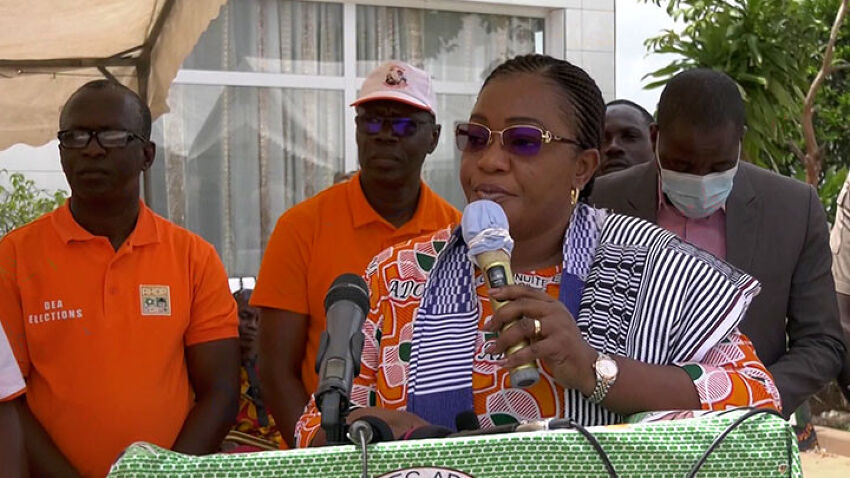Sinfra : La ministre Arlette Badou N’Guessan mobilise les militants du RHDP.
