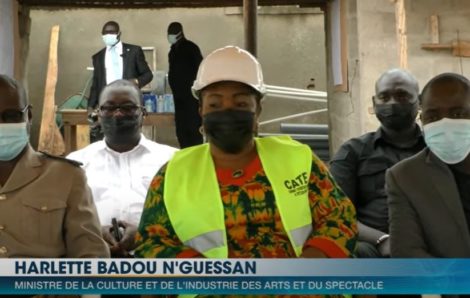 Yamoussoukro : La ministre Harlette Badou visite le chantier du futur Lycée d’Enseignement Artistique.