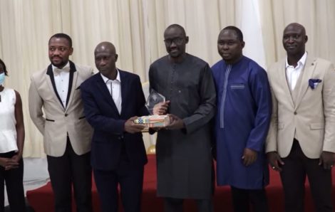 Le ministre Abdourahmane Cissé, participe au gala des anciens du Lycée Scientifique de Yamoussoukro.