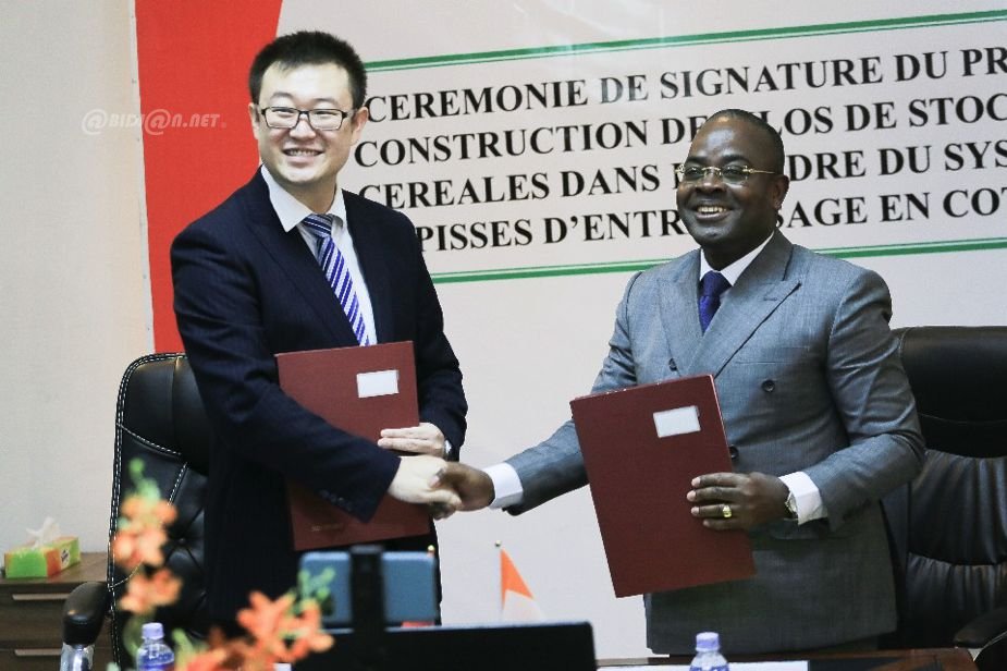 Transformation des matières premières : la Côte d’Ivoire va se doter de 60 silos de stockage de céréales de 300.000 tonnes.