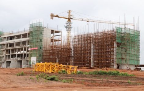 Les travaux de construction des bâtiments de l’université de Bondoukou en phase d’exécution.