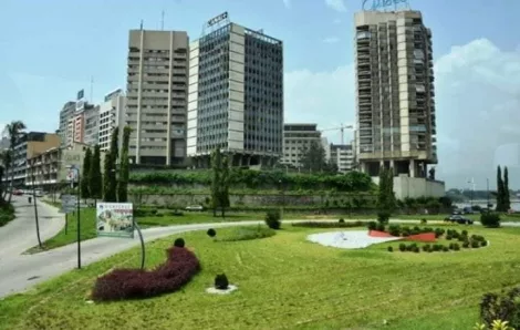 Entretien routier : Ces travaux d’embellissement qui changent le visage d’Abidjan.