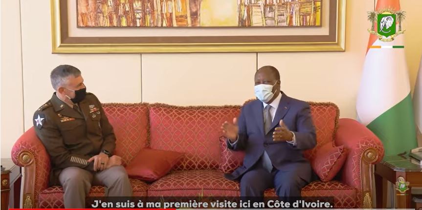Le Chef de l’Etat a eu un entretien avec le Général Stephen Townsend Commandant du Commandement militaire des États-Unis pour l’Afrique (AFRICOM).