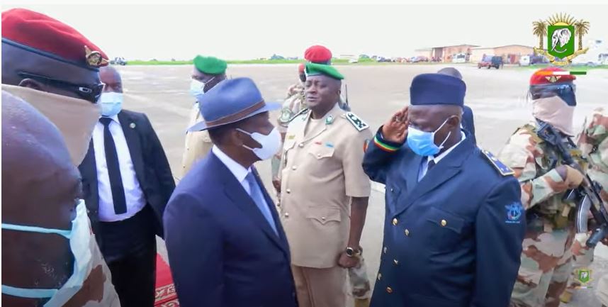 CaptureAdo_officier_Guineen_Salut