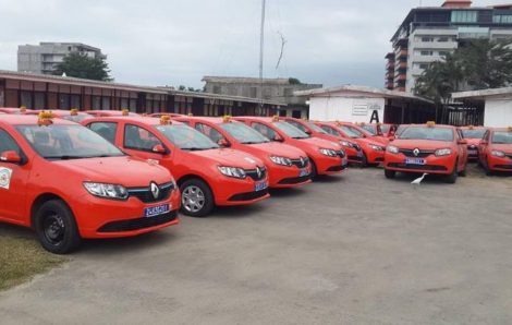 Les chauffeurs de taxis banalisés hantés par un imminent contrôle à Abidjan (REPORTAGE).