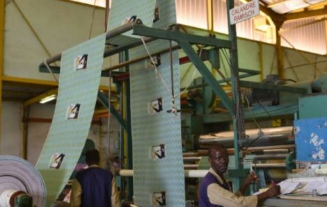Industrie textile : le premier ministre Patrick Achi annonce la relance prochaine des activités de l’usine de Gonfreville.