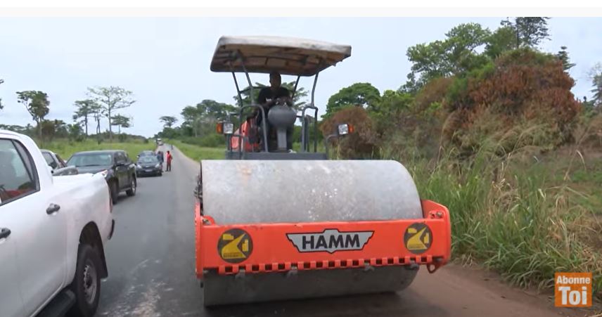 Autoroute_Tiebisso_1u_Yamoussoukro_2021_Amede_Kouakou_RCI_CIV