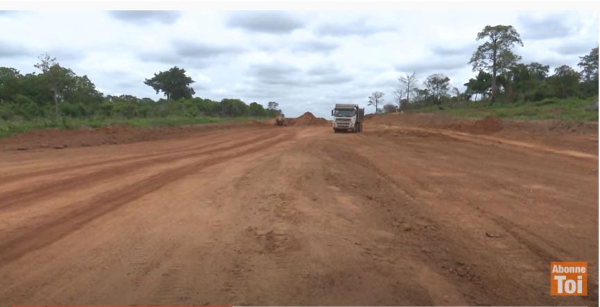 Autoroute_Tiebisso_1u_Yamoussoukro_2021_Amede_Kouakou_RCI_CIV_4