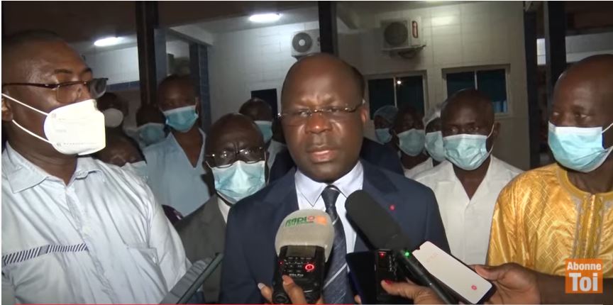 Le ministre Pierre Dimba apporte sa compassion à la famille de la patiente décédée au CHU d’Angré.