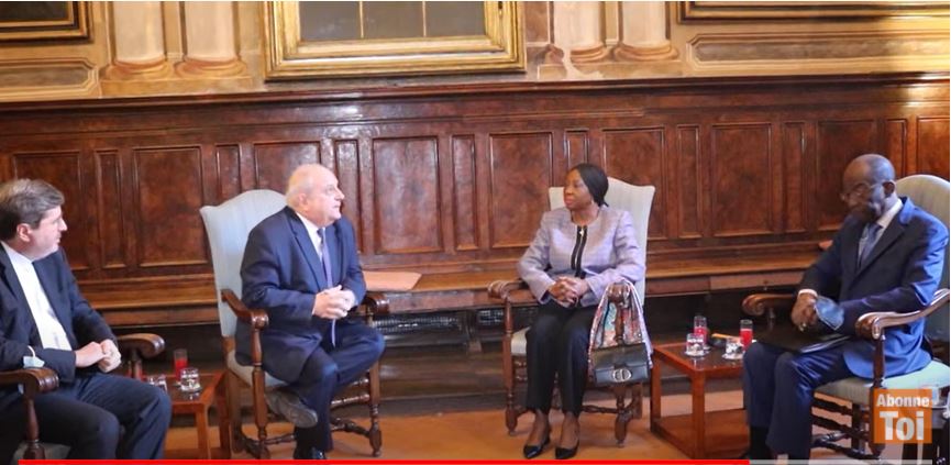 En visite de travail en Italie, la ministre d’Etat Kandia Camara participe à une prière pour la paix dans le monde.