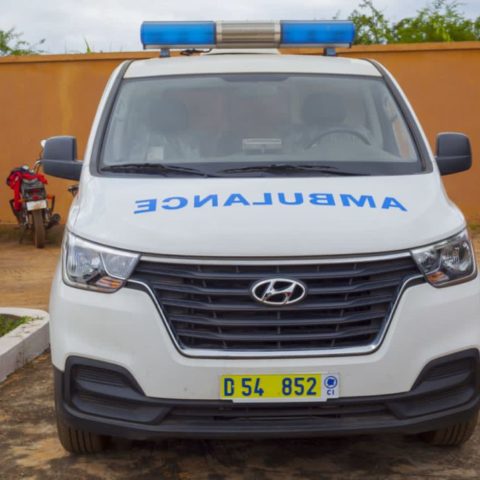 Département de Kounahiri, Région du BERE : le Chef de l’Etat offre une Ambulance à l’hôpital général.