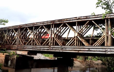 Grand-Bassam : le pont qui relie la ville à Mondoukou est dans un piteux état.