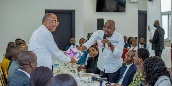 Achi_Patrick_aux_jeunes_et_FESCI_2021_RCI_CIV_2