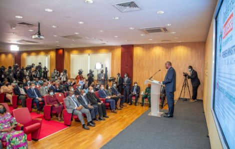Action gouvernementale : le Premier ministre Achi Patrick anime une conférence.