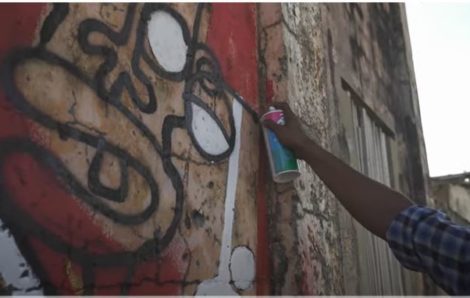 Côte d’Ivoire : à Grand-Bassam, havre de la création, l’art a le vent en poupe.