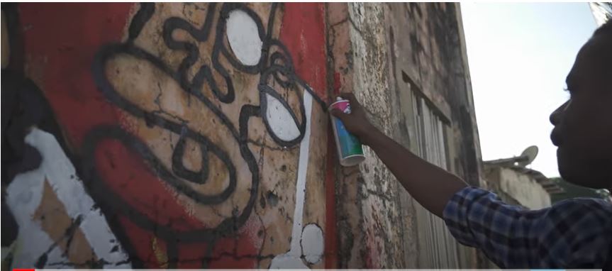 Côte d’Ivoire : à Grand-Bassam, havre de la création, l’art a le vent en poupe.
