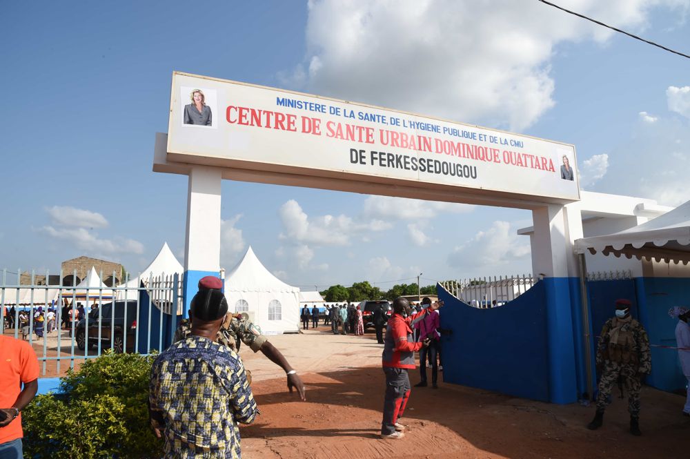 Discours de la première dame lors de la cérémonie de remise de dons au centre “Dominique Ouattara” de Ferké.
