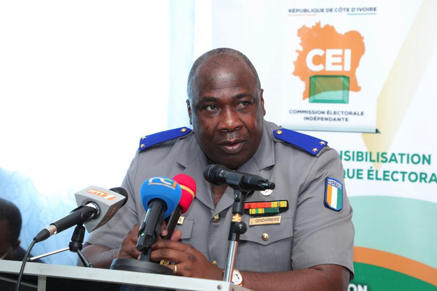 Tournée_maîtrise_processus_électorale_CEI_Kuibiert_Ecole_Gendarmerie_23112021_RCI_CIV_13