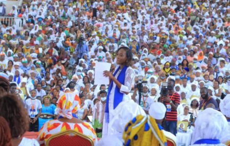 Rentrée politique de Synergie ADO, des milliers de femmes rendent hommage à la Première Dame Dominique Ouattara.