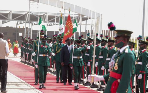 Arrivée du Président Alassane Ouattara à Abuja (Nigéria) pour le Sommet de la CEDEAO (11/12/2021).