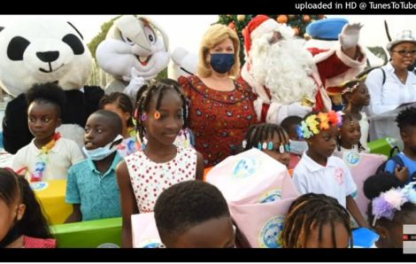 En Côte-d’Ivoire 15 000 enfants vivent « la magie » de Noël grâce à Dominique Ouattara.