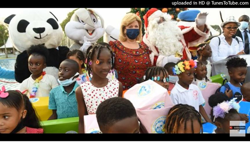En Côte-d’Ivoire 15 000 enfants vivent « la magie » de Noël grâce à Dominique Ouattara.