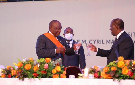 Dîner officiel offert par le Président de la République en l’honneur de son homologue sud-africain.