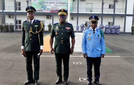 Deux militaires décorés pour leurs actes de bravoure.