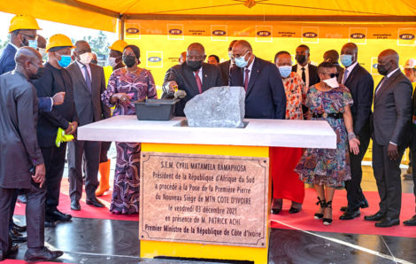 Le Président Cyril Matamela Ramaphosa pose de première pierre du siège de MTN-CI à Abidjan.