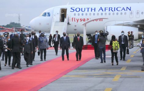 Arrivée à Abidjan de Cyril Ramaphosa pour une visite officielle de 72h.