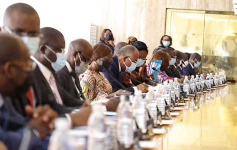 Ouattara instruit Patrick Achi de préparer les sanctions contre les chefs d’entreprises publiques épinglés par les audits (sa déclaration).