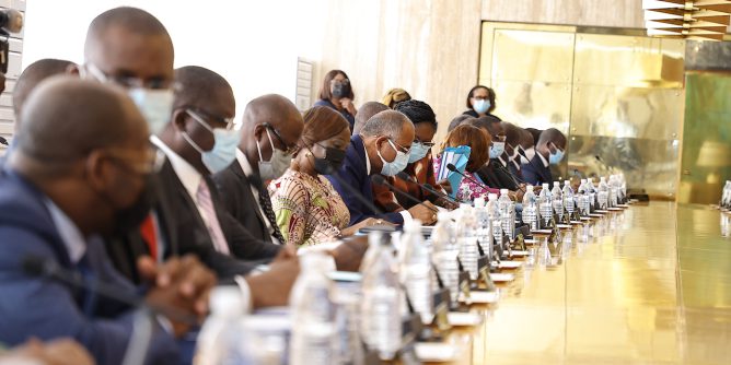 Ouattara instruit Patrick Achi de préparer les sanctions contre les chefs d’entreprises publiques épinglés par les audits (sa déclaration).