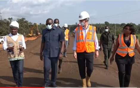 Infrastructures : le ministre Amédé Kouakou visite le chantier de la côtière.