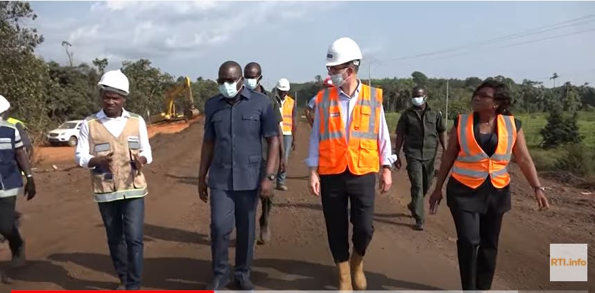 Infrastructures : le ministre Amédé Kouakou visite le chantier de la côtière.
