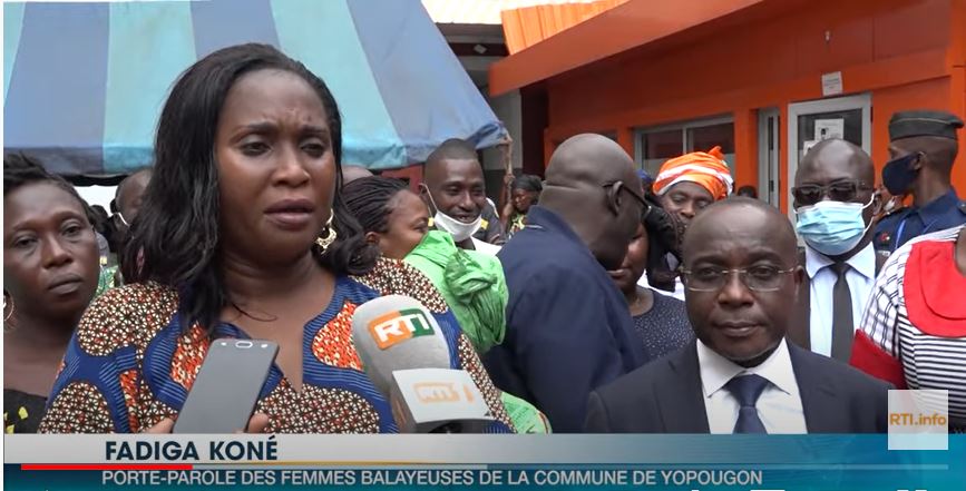 Salubrité : Plus de 2000 balayeuses de Yopougon soulagées par un geste posé par Alassane Ouattara en leur faveur.