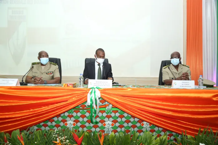 Douanes_Ivoiriennes_felicitees_performances_annee_2021_general_Da_Pierre_DG_RCI_CIV_1