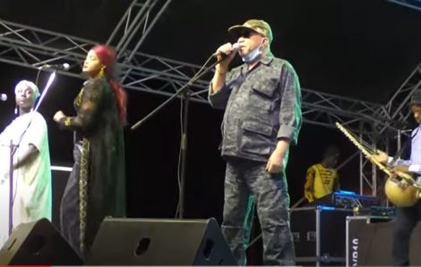 Nouvel An 2022 : le ministre d’Etat, Téné Birahima Ouattara offre un concert de Salif Keïta aux populations de Ferké.