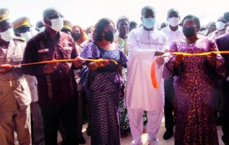 Yakassé-Attobrou : Alassane Ouattara fait don d’une nouvelle mairie.