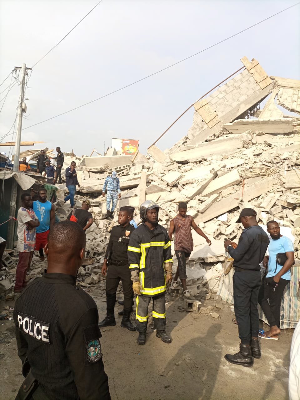 Effondrement d’un immeuble à Treichville : Au moins 7 morts et de nombreux blessés.