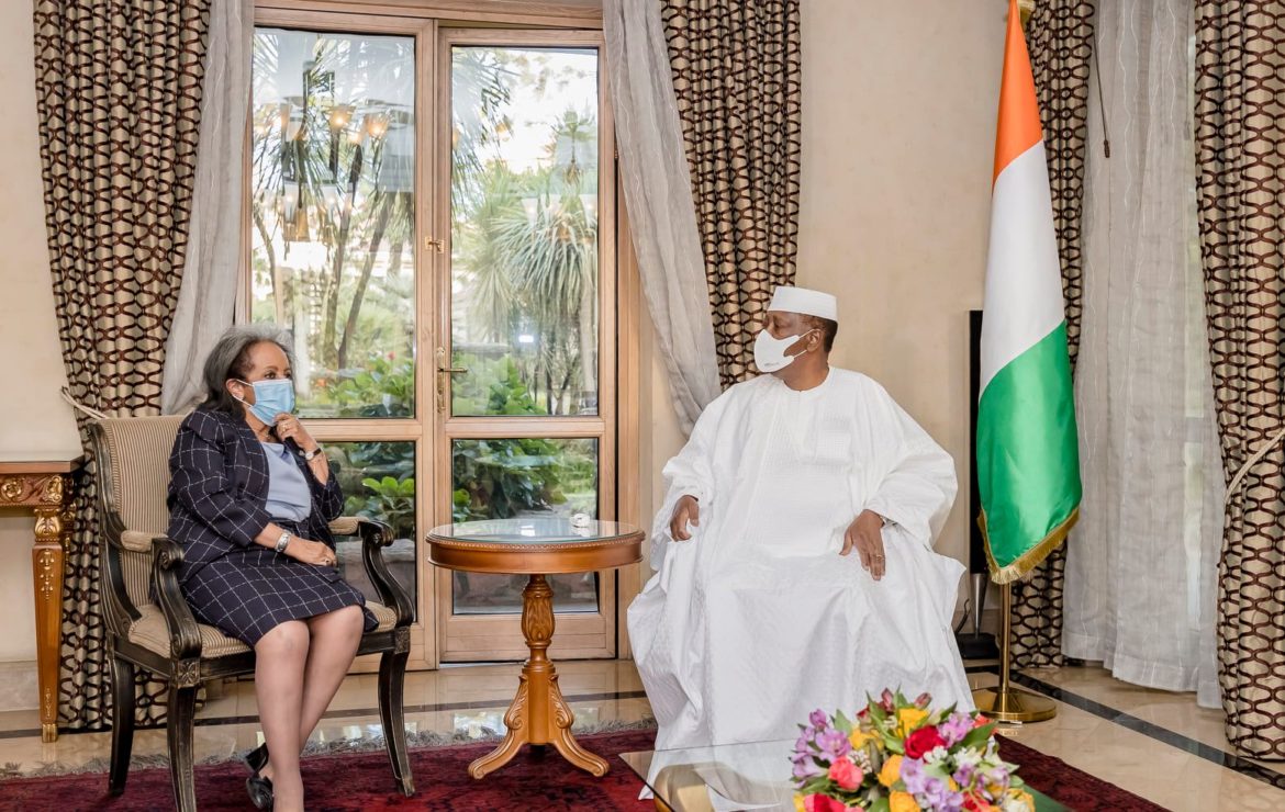 Le Président de la République, Alassane OUATTARA, s’est entretenu, à Addis-Abeba, avec la Présidente de la République Fédérale d’Ethiopie, S.E.Mme Zewde SAHLE-WORK.