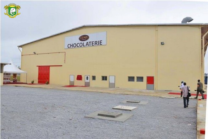 President_inaugure_1ere_Usine_Chocolat_CotedIvoire_052015_RCI_CIV_16