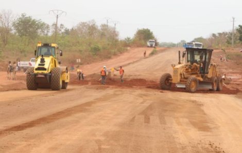 Bitumage dans la région du Hambol : Amedé Koffi Kouakou invite les porteurs du projet à accélérer les travaux.